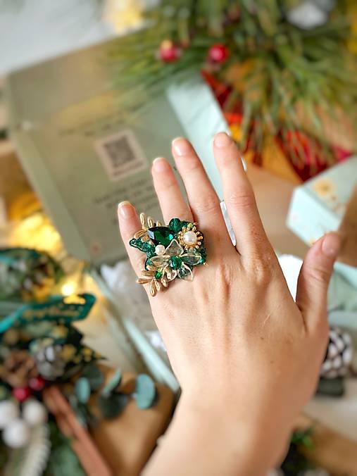 Darčekový box "mesačné smaragdy" - brošňa, náušnice a prstienok