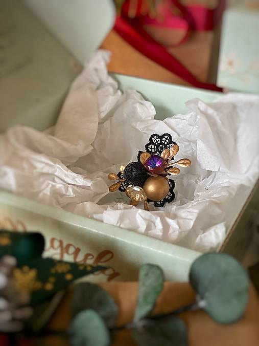 Darčekový box "noc s chuťou černíc" - hrebienok, prstienok a klipy na topánky