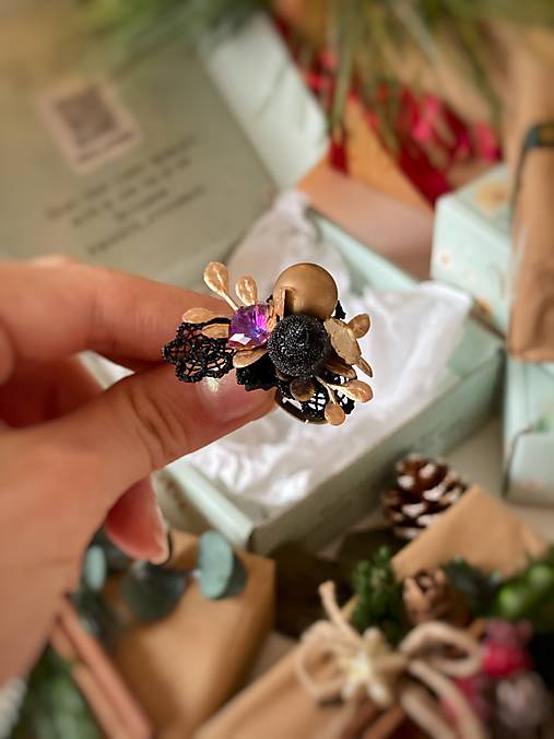 Darčekový box "noc s chuťou černíc" - hrebienok, prstienok a klipy na topánky