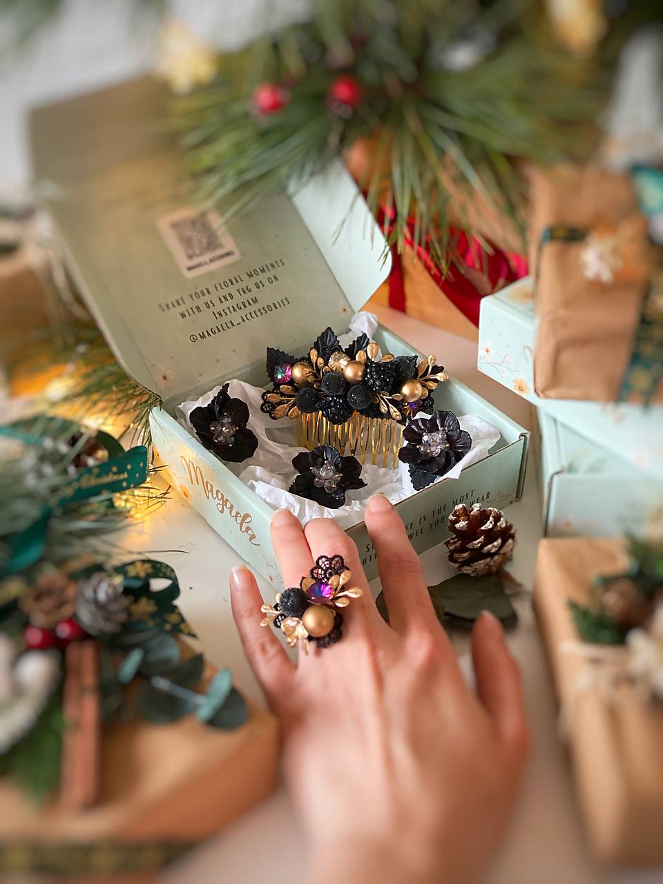 Darčekový box "noc s chuťou černíc" - hrebienok, prstienok a klipy na topánky