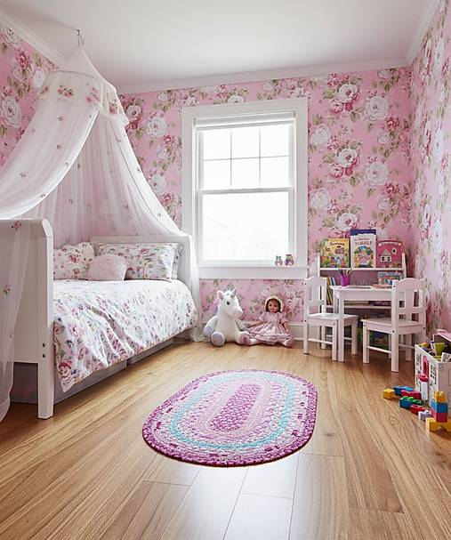 Ružový koberec do detskej izby - Páví raj