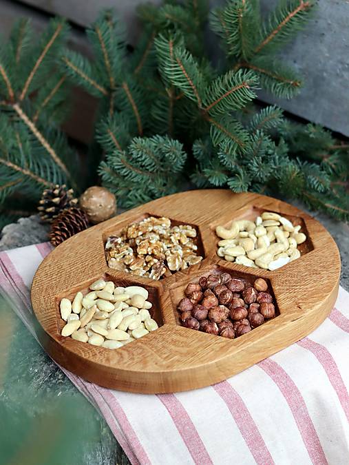 Dubový podnos na oriešky "včelie plásty"