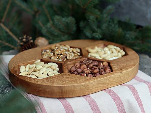 Dubový podnos na oriešky "včelie plásty"