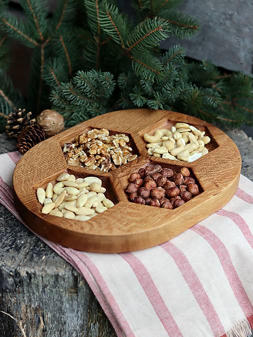 Dubový podnos na oriešky "včelie plásty"