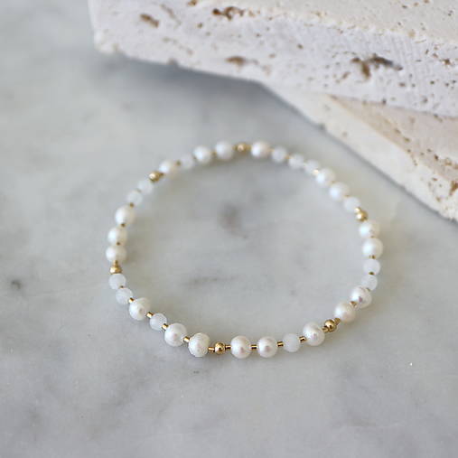 Náramky - Náramok z perál a mesačných kameňov (gold filled) - 17978138_