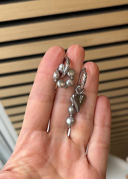 Perlové náušnice asymetrické