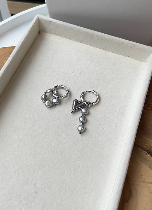 Perlové náušnice asymetrické