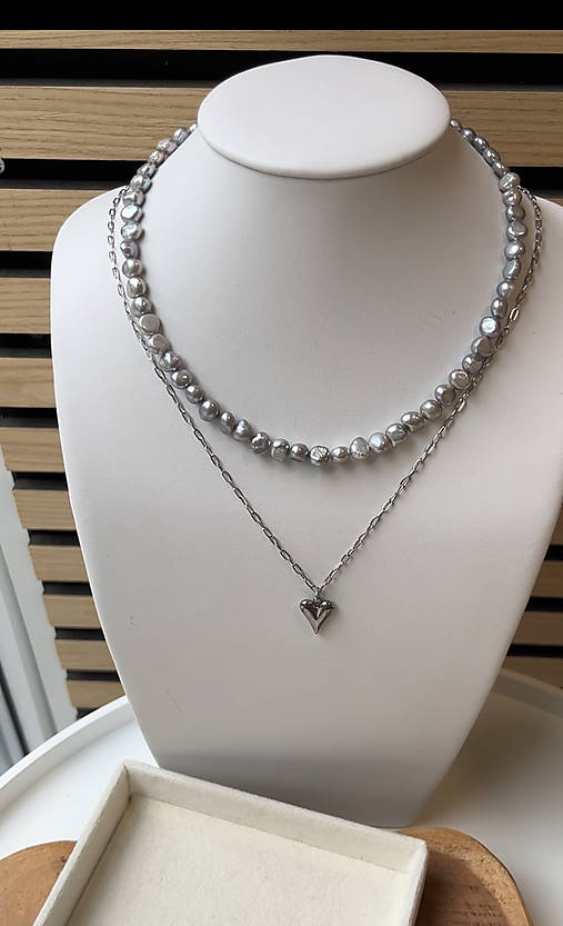 Perlový náhrdelník grey