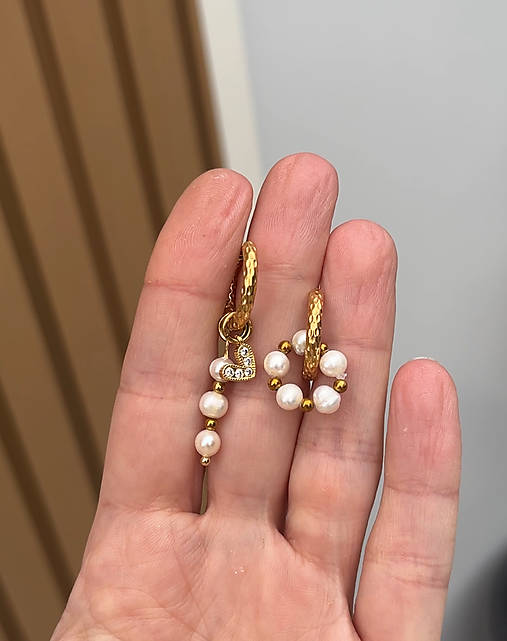 Perlové náušnice asymetrické