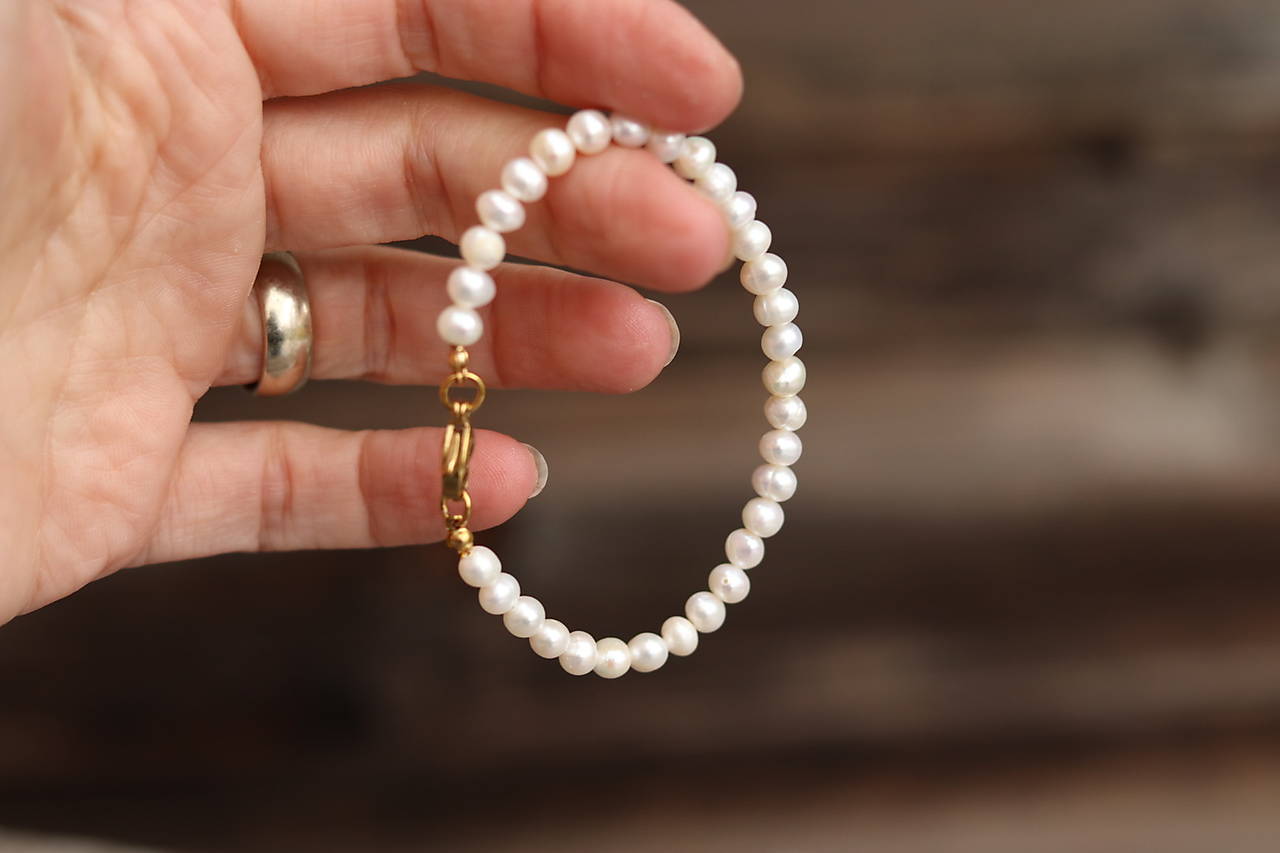 Perlový náramok