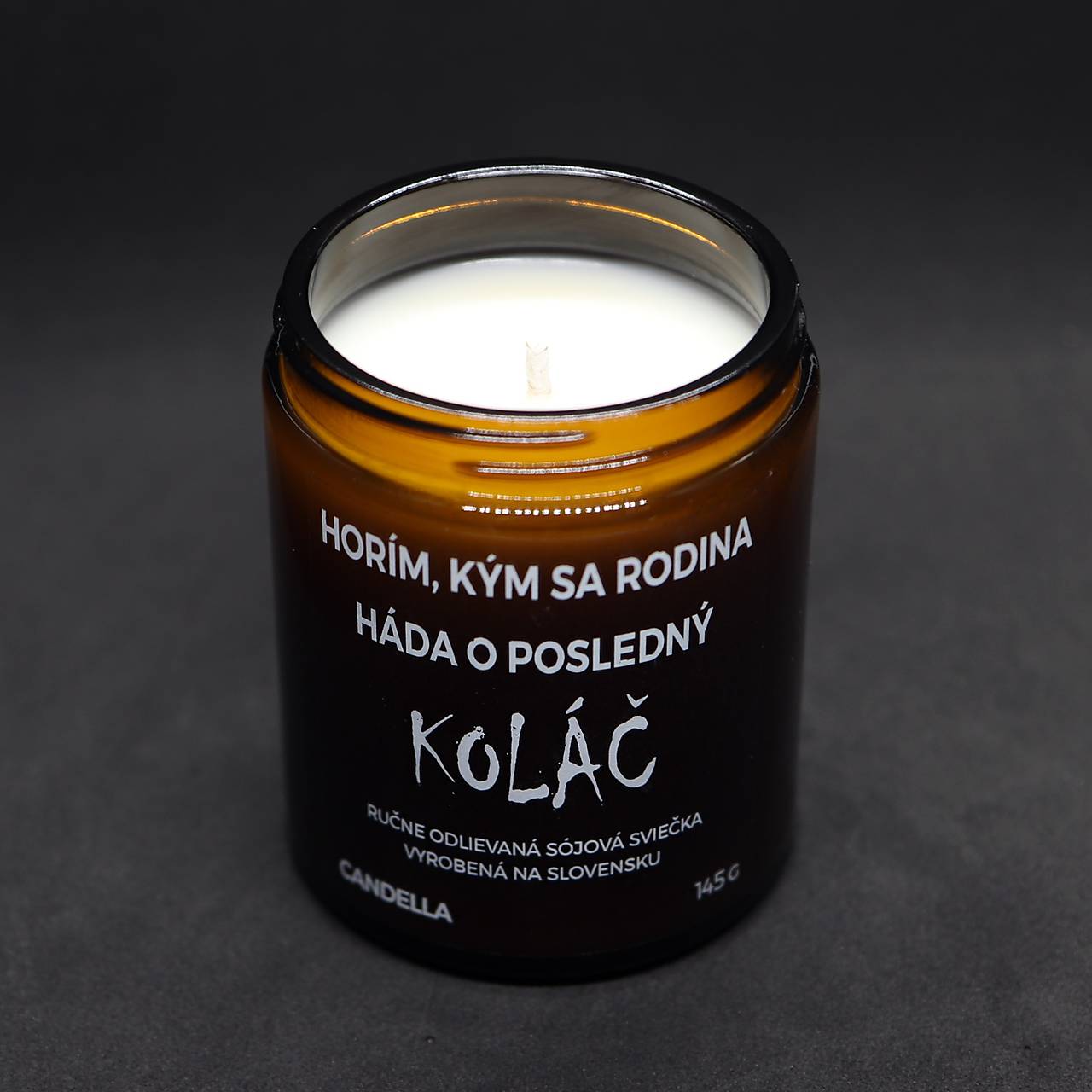 HORÍM, KÝM SA RODINA HÁDA O POSLEDNÝ KOLÁČ sójová sviečka