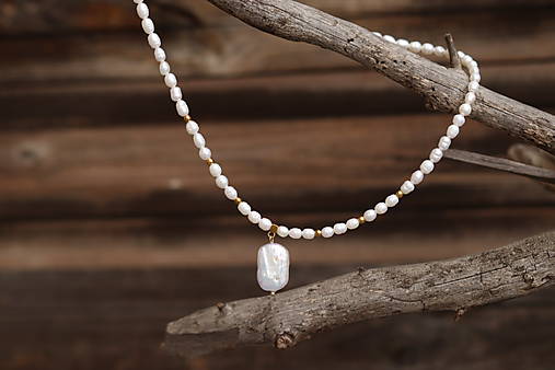 Perlový náhrdelník s Keshi perlou