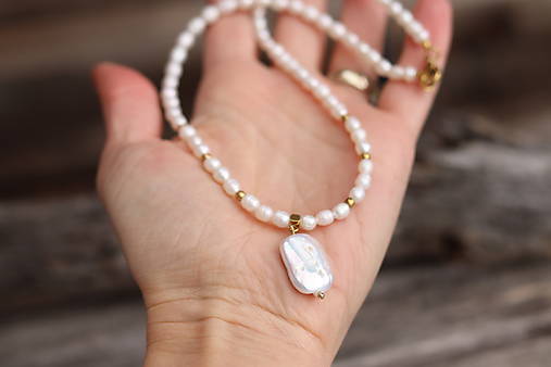 Perlový náhrdelník s Keshi perlou