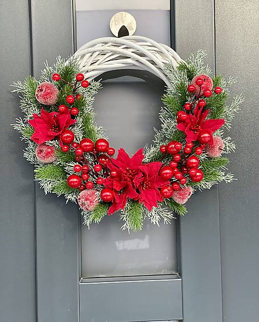 Vianočný veniec 36cm na bielom prútenom základe na dvere vianočná dekorácia Venček