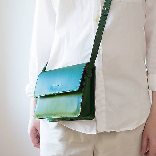 Kabelky - Dámská kožená crossbody kabelka | čierna (Zelená) - 17979981_