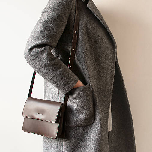 Kabelky - Kožená crossbody kabelka | koňaková (Tmavohnedá) - 17980252_