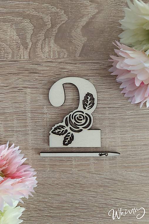 Dekorácie - Drevené čísla s ružičkou - zápich do torty  (Číslo 2) - 17979613_