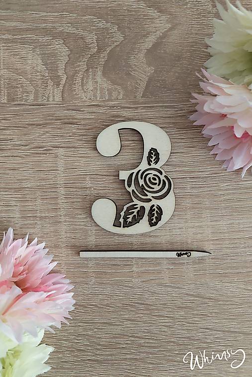 Dekorácie - Drevené čísla s ružičkou - zápich do torty  (Číslo 3) - 17979616_