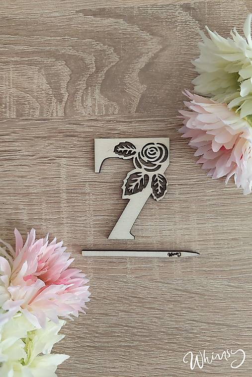 Dekorácie - Drevené čísla s ružičkou - zápich do torty  (Číslo 7) - 17979622_