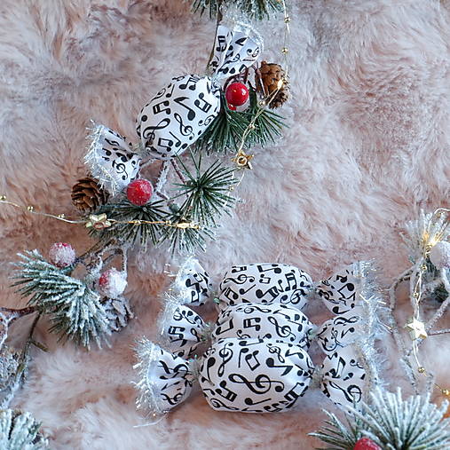 Vianočné salónky  (Čierno-biela)