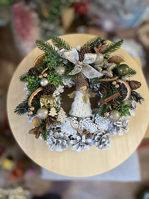 Dekorácie - Vianočný prírodný veniec-ZĽAVA !!! - 17983442_