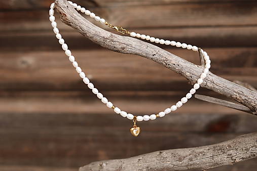 Perlový náhrdelník so srdiečkom