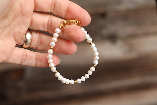 Perlový náramok