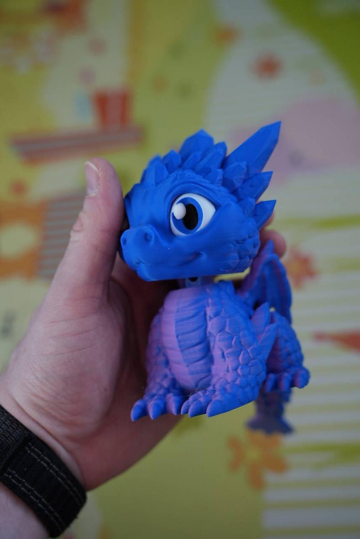 Fialovo-modrý dráčik – roztomilá figúrka s pohyblivým telom