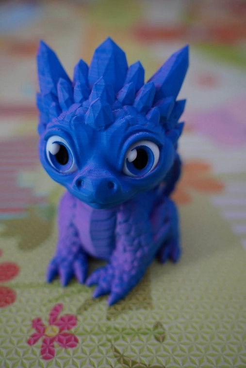 Fialovo-modrý dráčik – roztomilá figúrka s pohyblivým telom