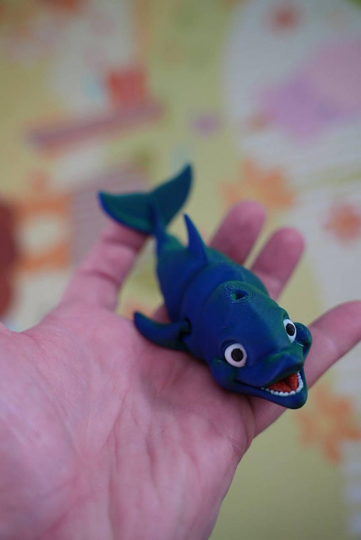 Zeleno-modrý usmiaty delfín – hravá ohybná figúrka