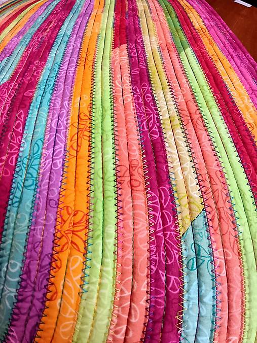 Pestrofarebný oválny koberec