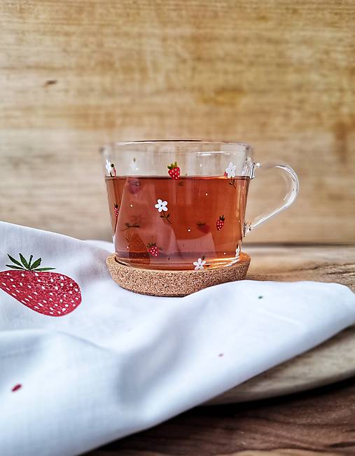 Nádoby - Sklenený hrnček Jahody a biele kvietky - 17988758_