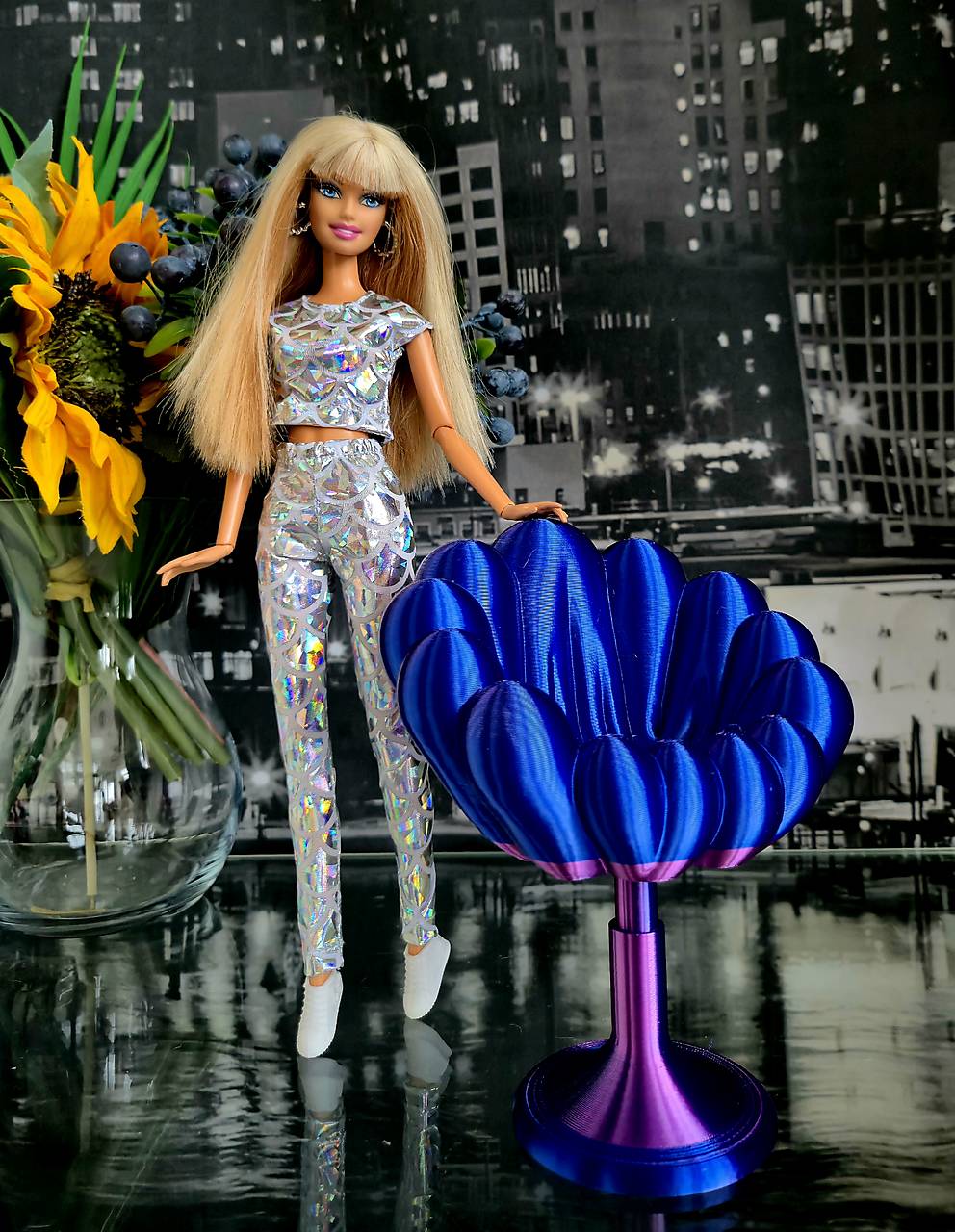 Otočné kresielko pre bábiky - lesklé farebné