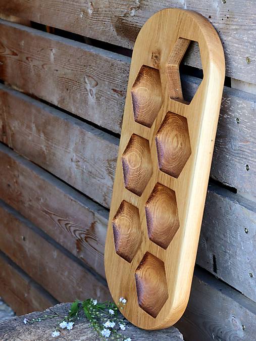 Servírovací dubový podnos "včelie plásty"