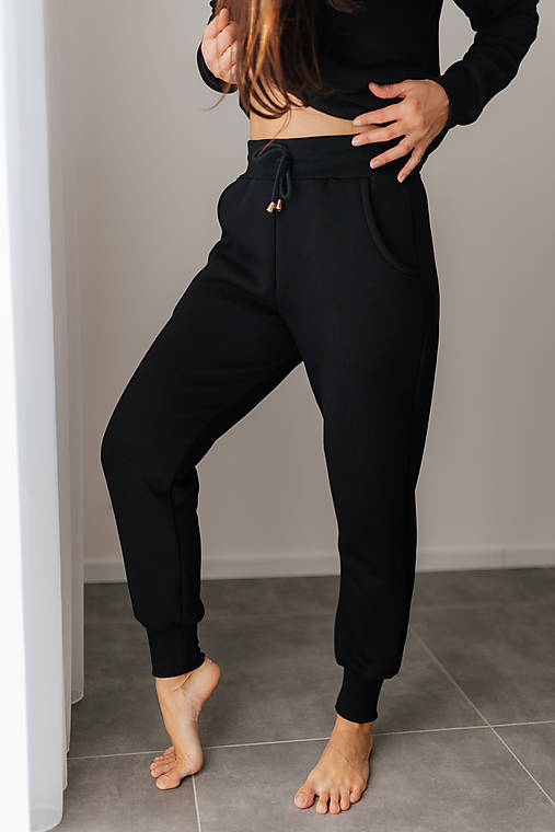 Nohavice - Dámske tepláky s vysokým pásom – čierna - 17985648_