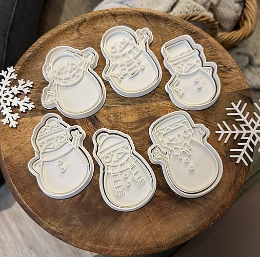 Príbory, varešky, pomôcky - Vykrajovátka a pečiatky – 6 snehuliakov - 17986615_