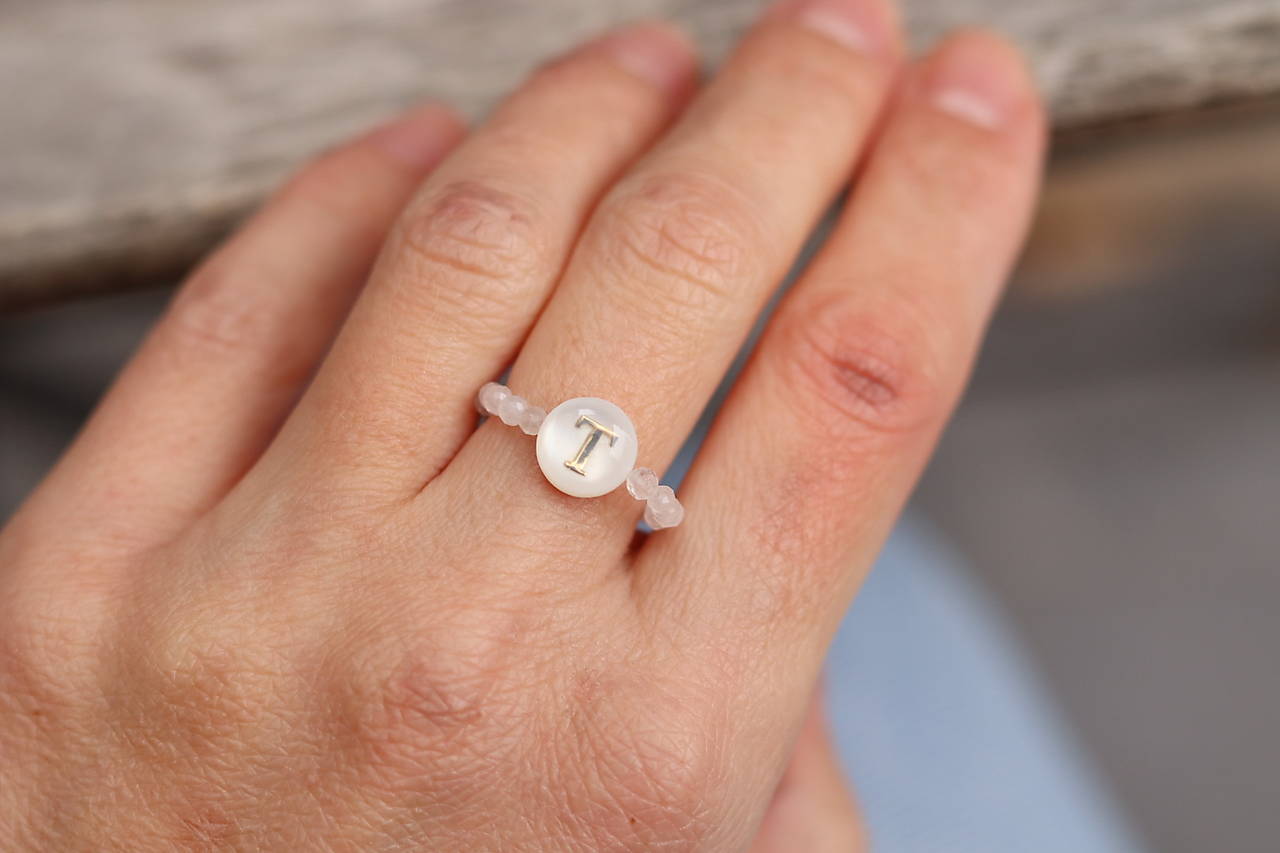 Prsteň s písmenkom