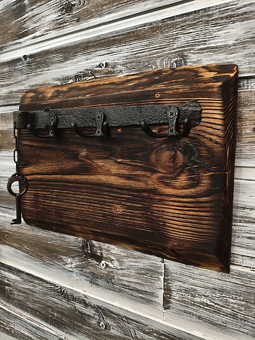 Vešiak na klúče industriálný