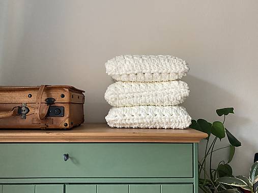 Úžitkový textil - SNOW WHITE puffy vankúš 40 × 40 cm - 17985465_