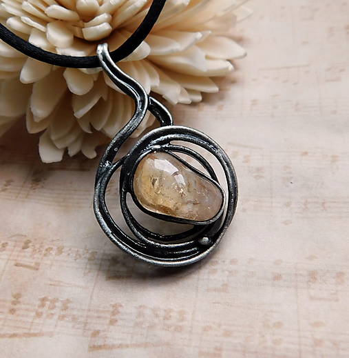 Náhrdelníky - Prívesok s citrínom ─UKALEQ─ - 17991534_