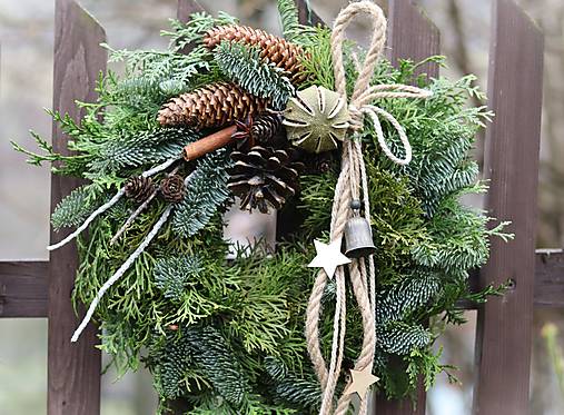 Dekorácie - Vianočný veniec - 17993616_