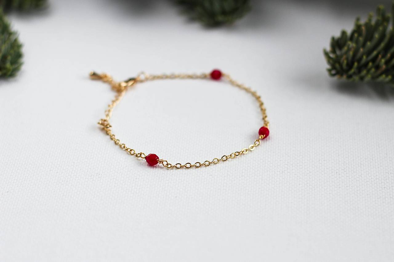 Červené srdce (Pozlátený náramok červené korálky)