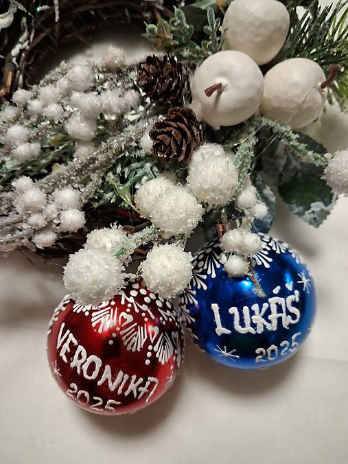 Dekorácie - Vianočná gula malovaná  voskom ,doplnená ručným písaním, meno - 17992412_