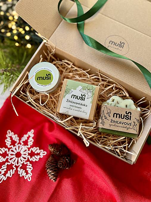 Vlasová kozmetika - Vianočná darčeková sada: Žihľavové mydlo, Žihľavovláska & dózička na Žihľavovlásku - 17994924_