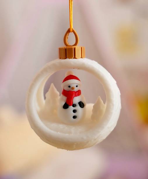 Vianočná ozdoba – snehuliak v guličke