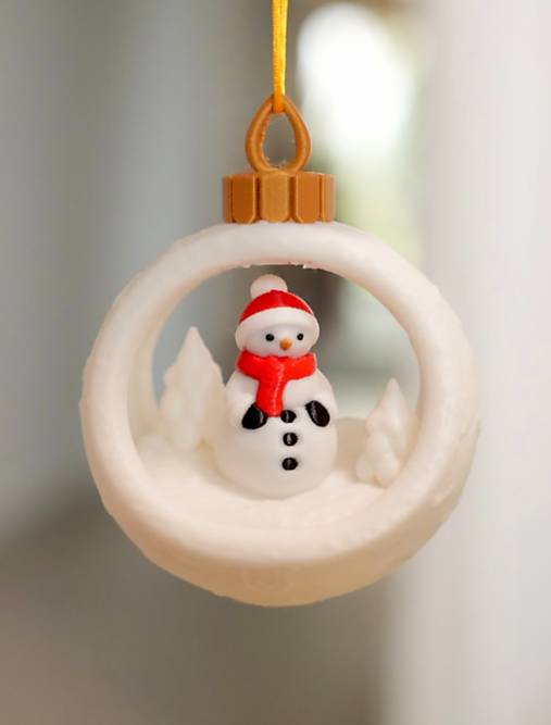 Vianočná ozdoba – snehuliak v guličke