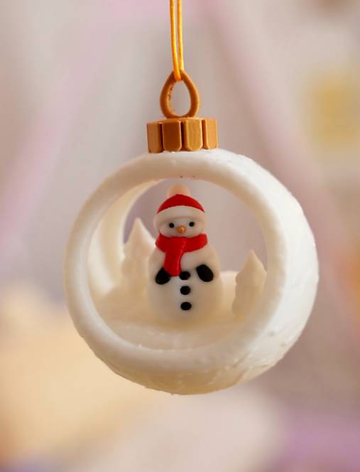Vianočná ozdoba – snehuliak v guličke