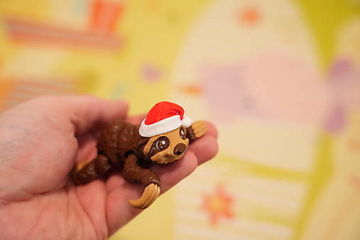 Vianočný mini leňoch – roztomilé sviatočné zvieratko