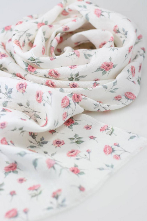 Exkluzívna dámska jemná ľanová šatka s autorským dizajnom, tip na vianočný darček pre ňu