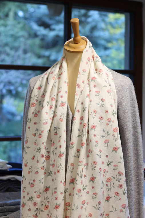 Exkluzívna dámska jemná ľanová šatka s autorským dizajnom, tip na vianočný darček pre ňu